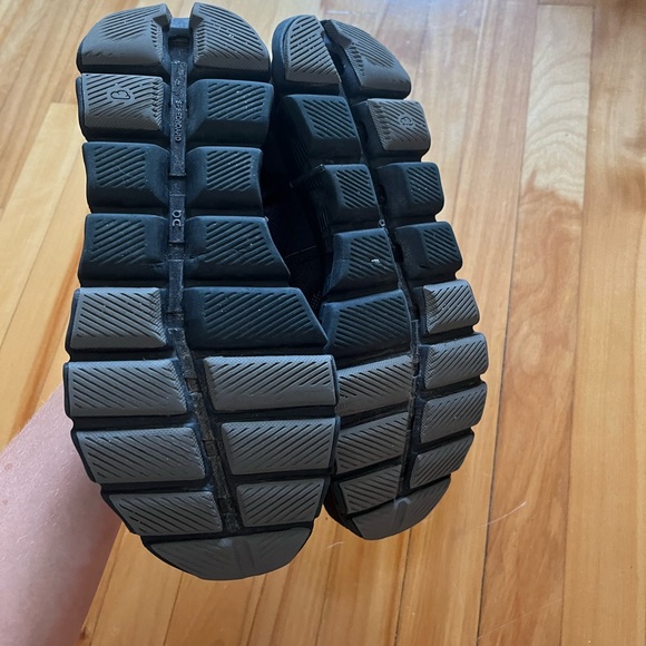 On Running CloudX 2 Shoes - Picture 4 of 5